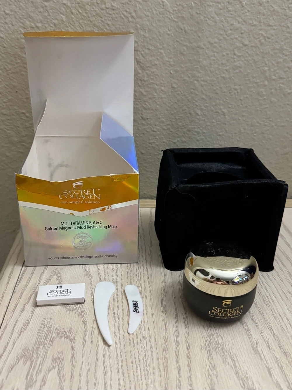 Secret Collagen Golden Magnetic Mud Revitalizing Mask - Black & Gold